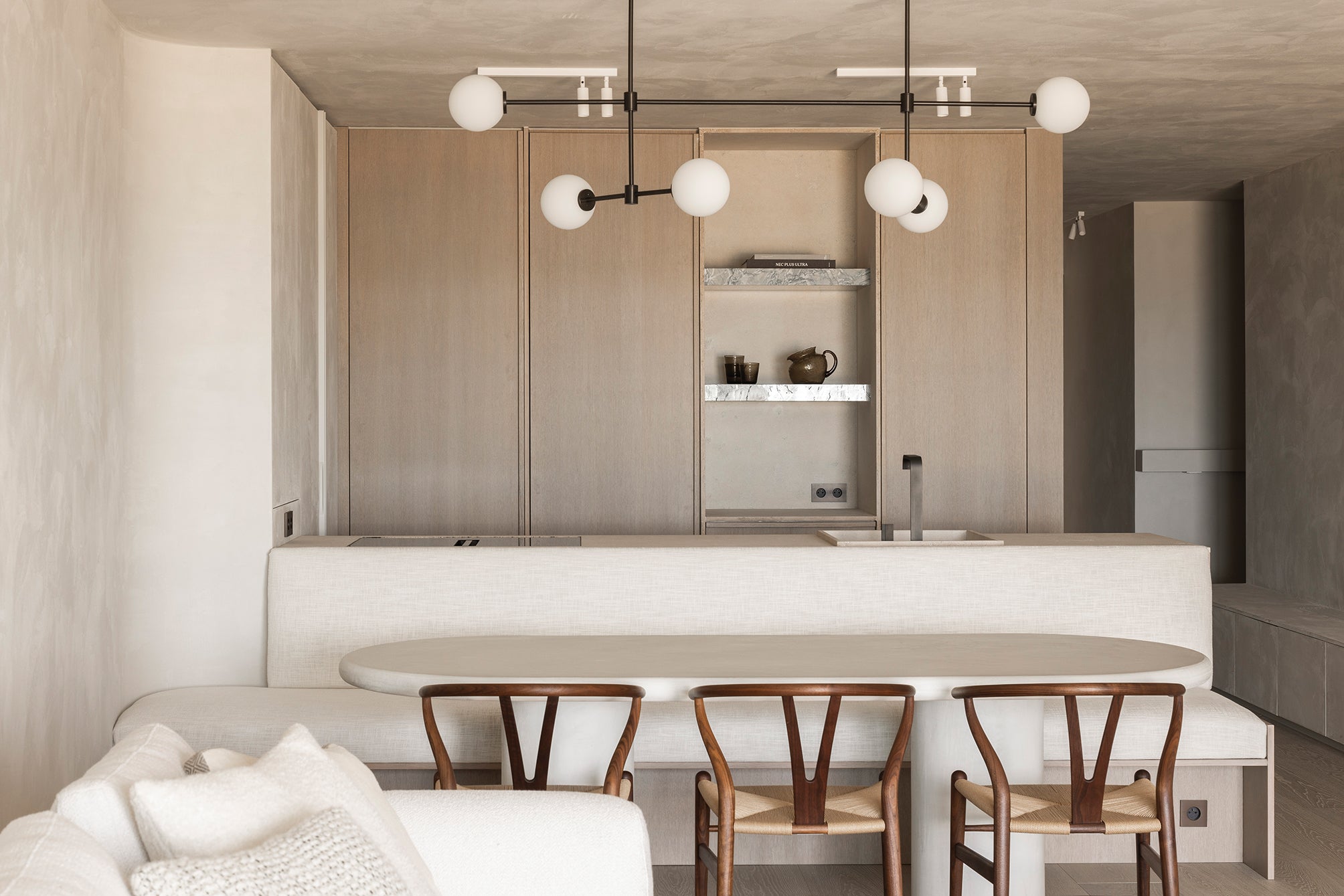 World's Best - 50 Interiors from around the Globe – Beta-Plus Publishing