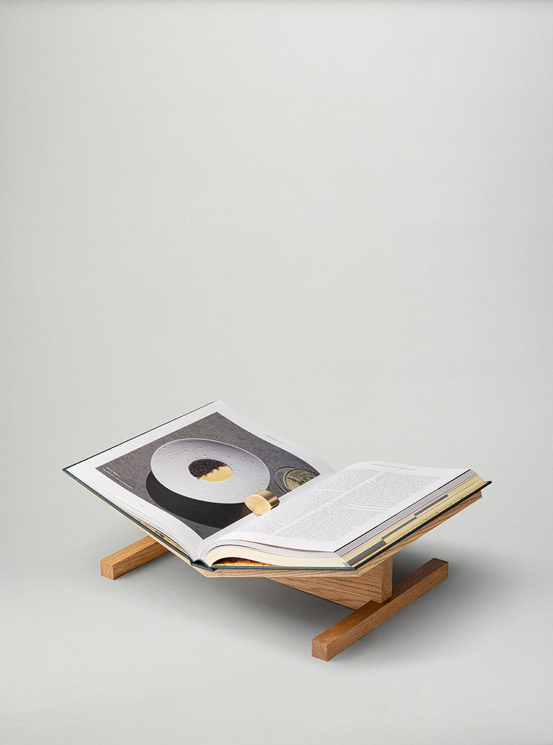 Caché Bookstand in Oak – XL (Made in Denmark)