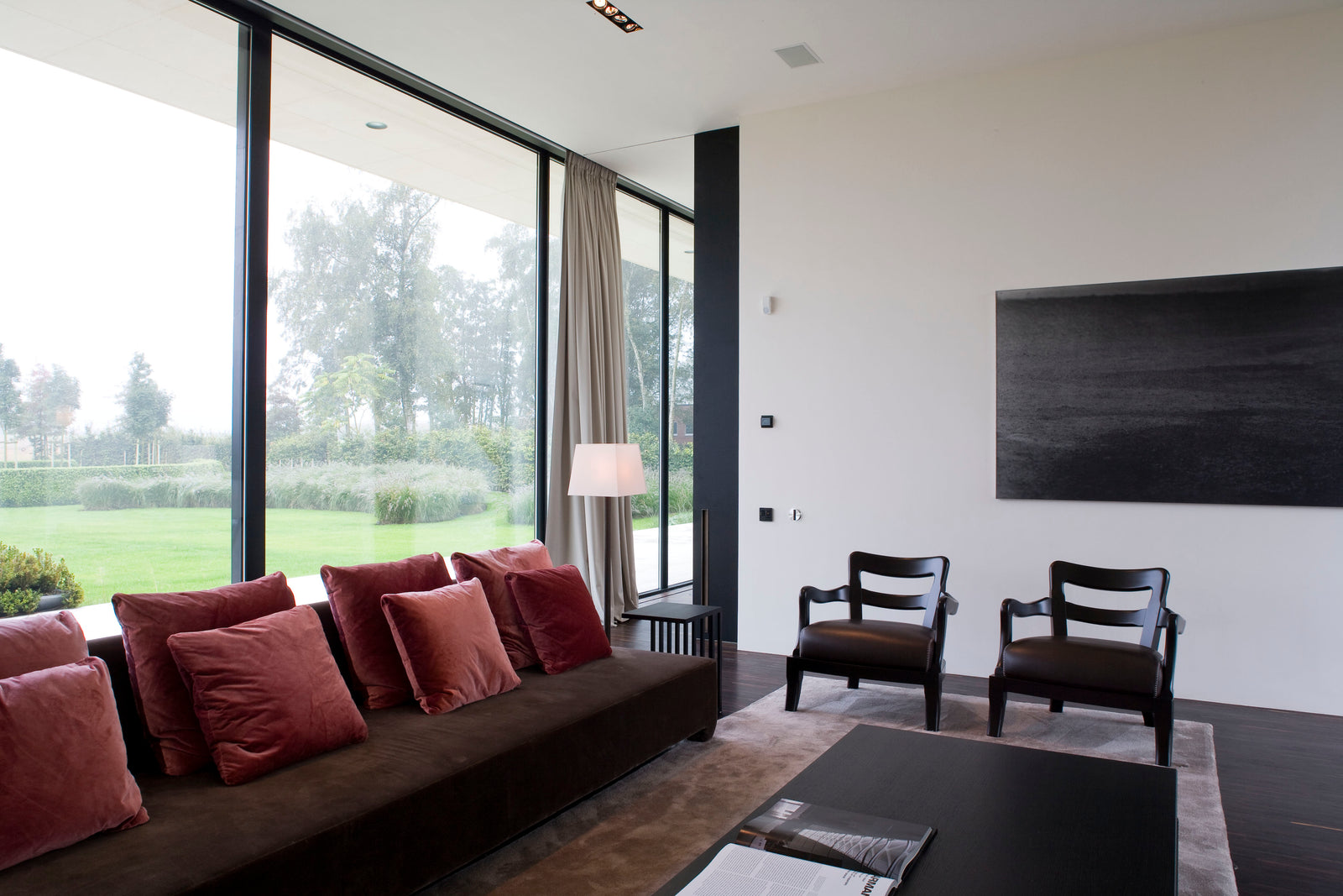 Amazon.com: The 100 Best Contemporary Interior: 9789089441140: Pauwels,  Wim: Books