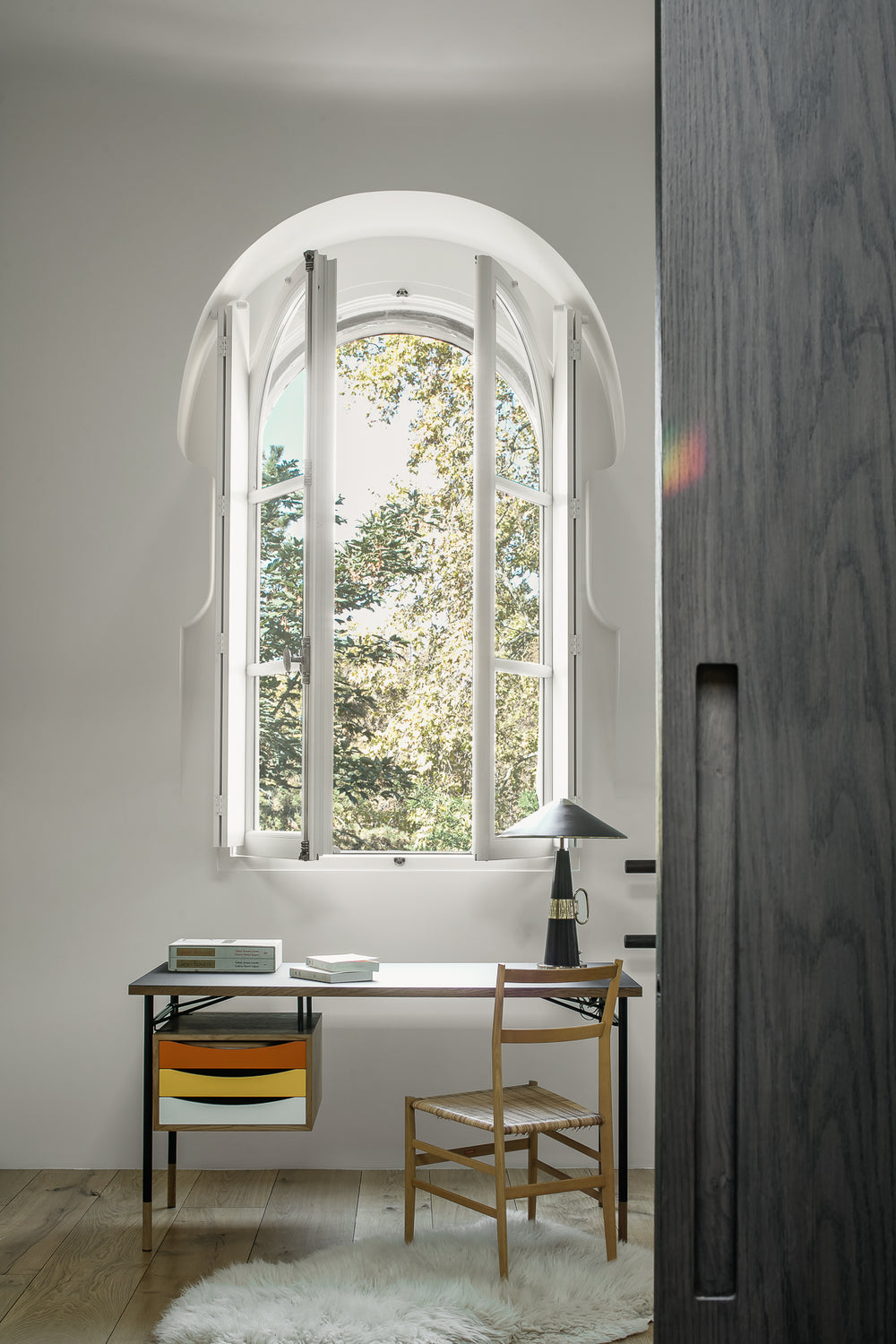 Mid-Century Modern - High-end Furniture in Collectors